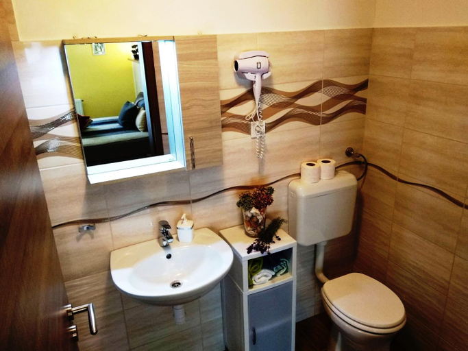 Others 4, Tulipan Apartmanhaz, Csepreg