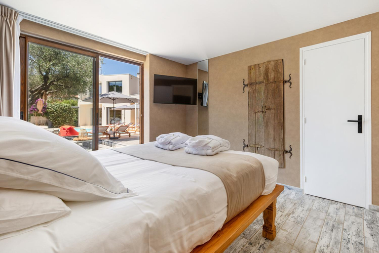 Bedroom, La Villa Monarque, Hérault