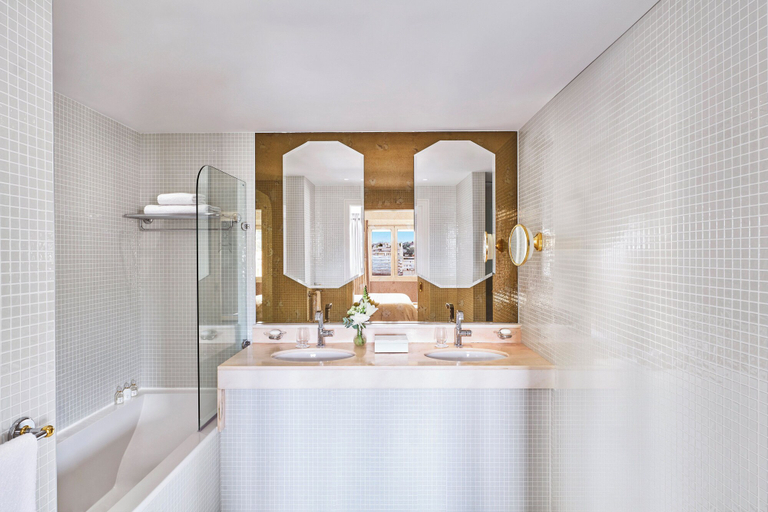 Bathroom 5, Hôtel Barrière Le Majestic Cannes, Alpes-Maritimes