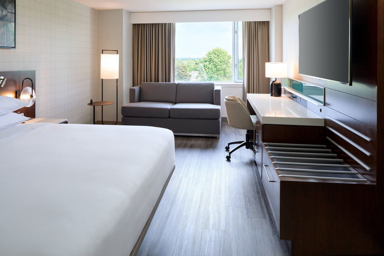 Bedroom 3, Delta Hotels by Marriott Fredericton, York