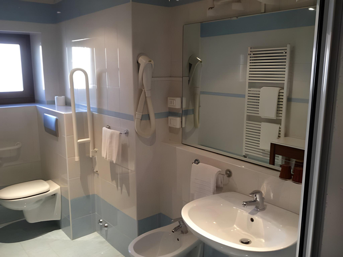 Bathroom 10