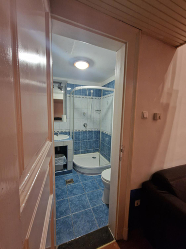 Bathroom 3, Apartman 4 YOU 2., Budapesti