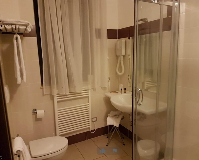 Bathroom 4, Hotel Massimino, Roma