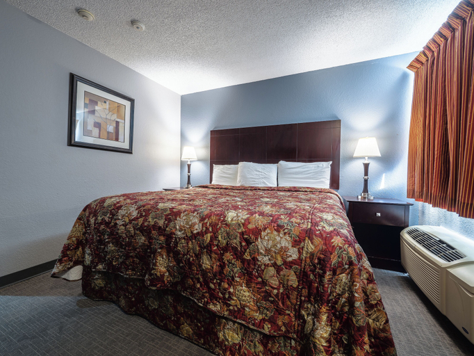 Bedroom 4, Economy Inn Auburn, King