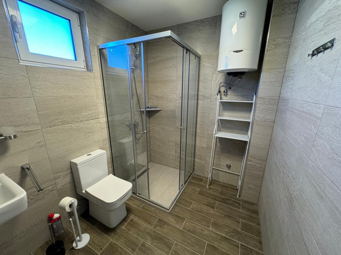 Others 5, Adla Apartmani