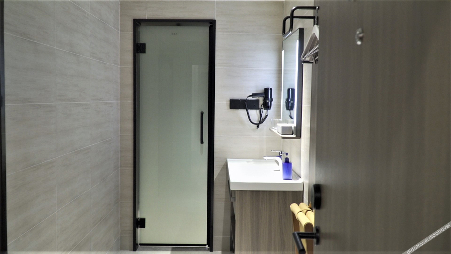 Bathroom 3, Hanting Hotel Yibin Xingwen Civic Square, Yibin