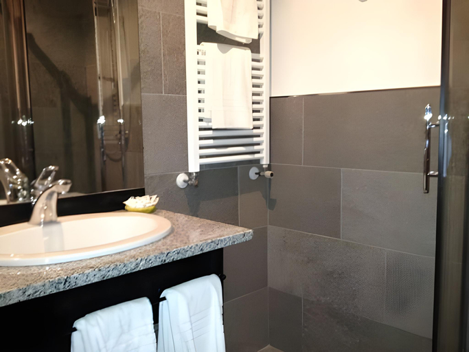 Bathroom 9
