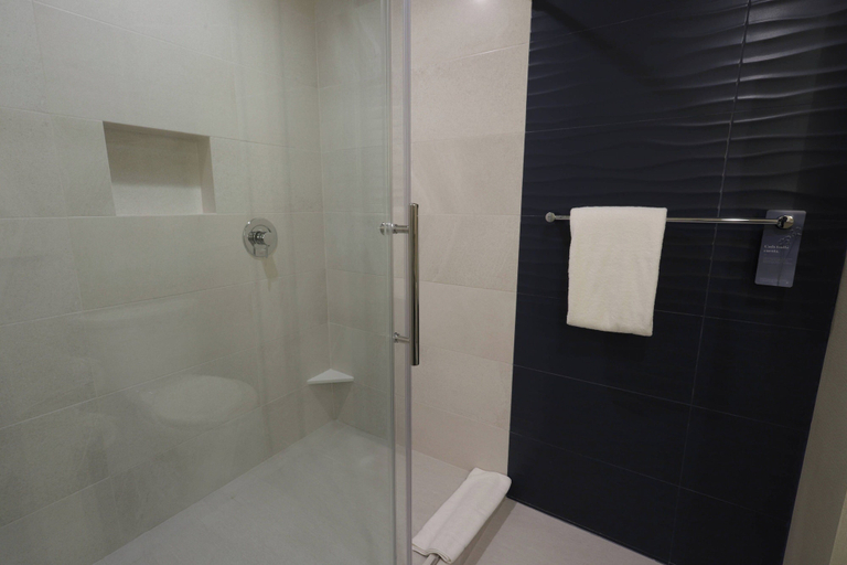 Bathroom 5, Fairfield Inn & Suites by Marriott Mexicali, Mexicali