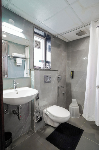 Bathroom 5, Saltstayz Select - Huda City Center, Gurgaon