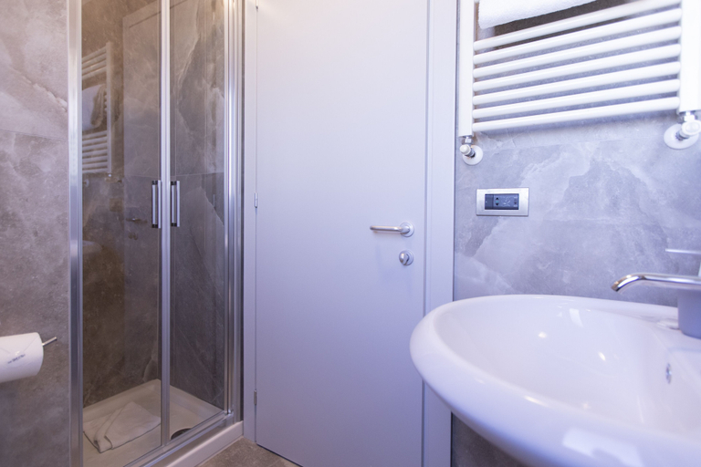 Bathroom 4, Garner Hotel ROME AURELIA by IHG, Roma