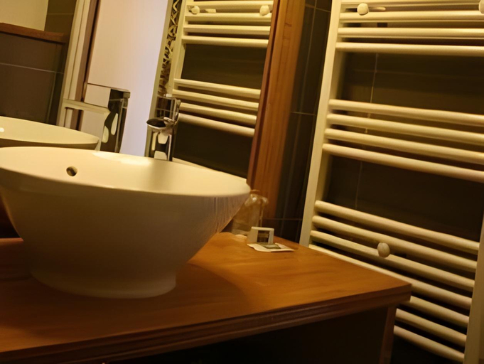 Bathroom 12