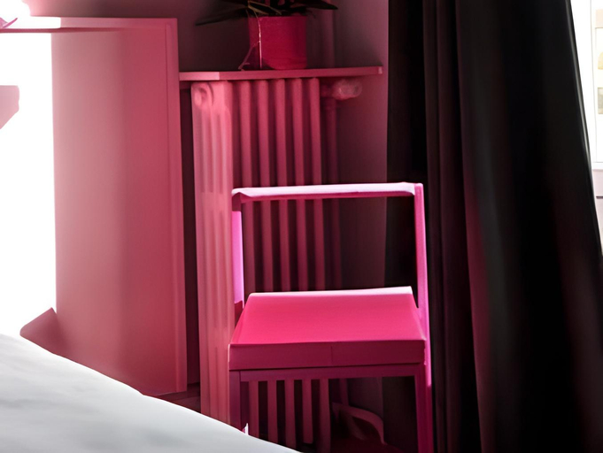 Bedroom 12