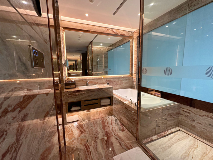 Bathroom 14