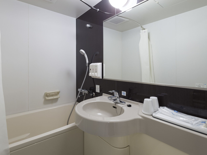 Bathroom 4, Comfort Hotel Tendo, Tendo