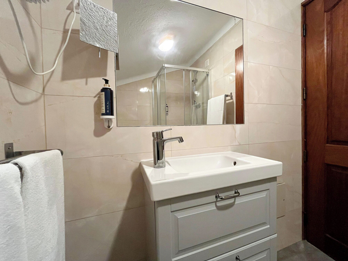 Bathroom 7