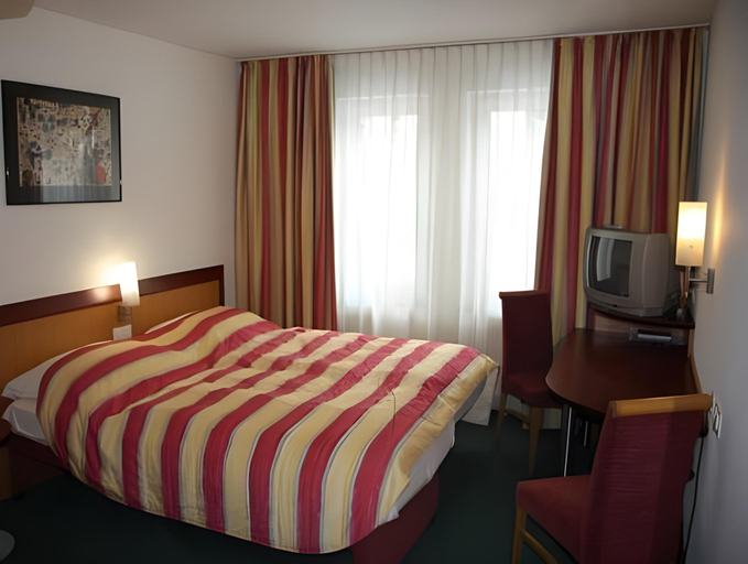 Bedroom 13
