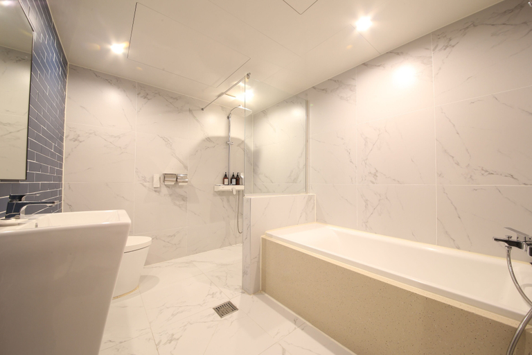 Bathroom 4, Hotel Prima, Sasang