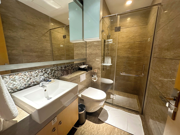 Bathroom 14