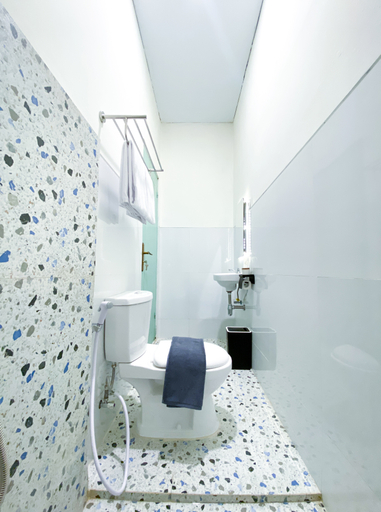 Bathroom 16