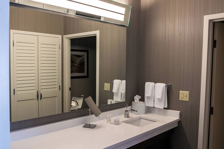 Bathroom, Courtyard by Marriott Norwich, New London