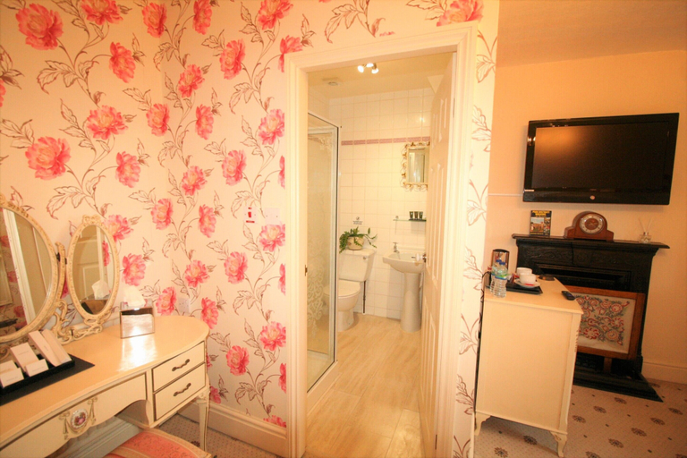 Bathroom 3, Kingscroft, Derbyshire