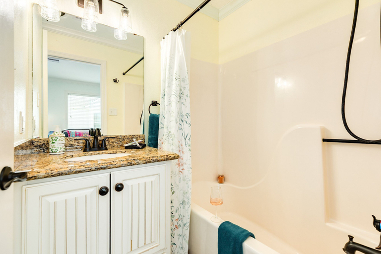 Bathroom 4, Twist of Lime, Galveston