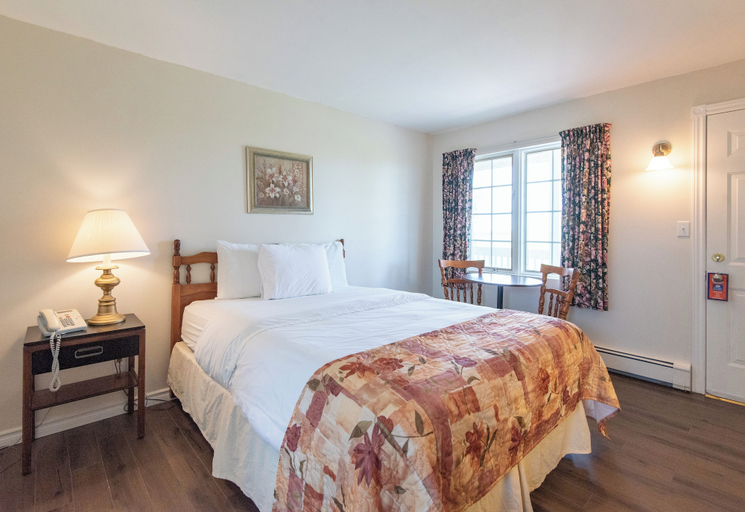 Bedroom 3, Canadas Best Value Inn & Suites Summerside, Prince