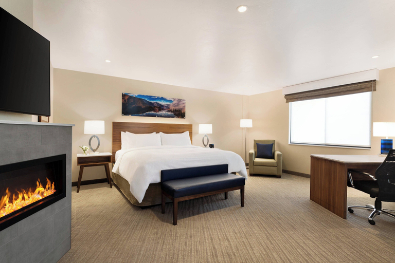 Bedroom 3, Delta Hotels by Marriott Helena Colonial, Lewis and Clark