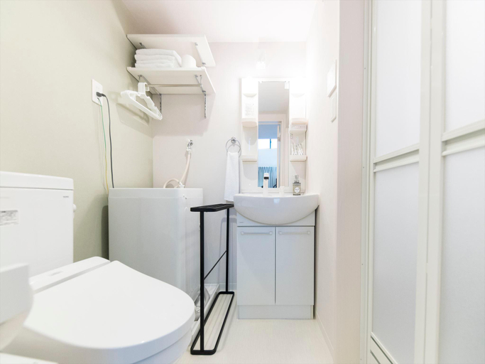 Bathroom, Trip Pod Tojin-Machi A, Fukuoka