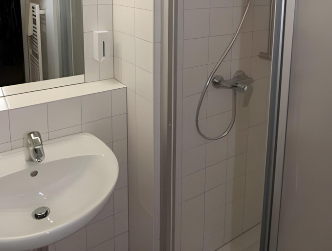 Bathroom 2, JUFA Hotel Meersburg am Bodensee, Bodenseekreis