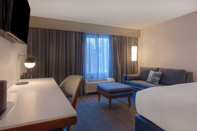 Bedroom 3, Courtyard by Marriott Portland Southeast/Clackamas, Clackamas