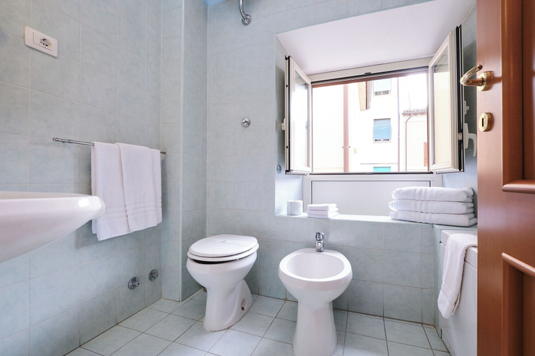 Bathroom 4, Albergo della Posta, Rome