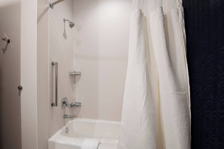 Bathroom 4, Fairfield Inn & Suites by Marriott Dayton North, Montgomery