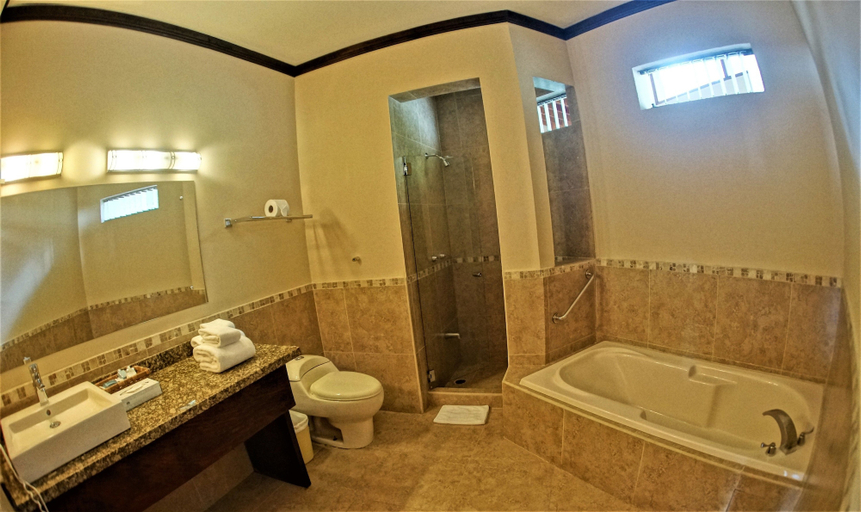 Bathroom 5, El Establo Mountain Hotel, Puntarenas