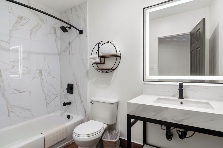 Bathroom 5, The Beverly House by AGA - Beverly Hills, Los Angeles