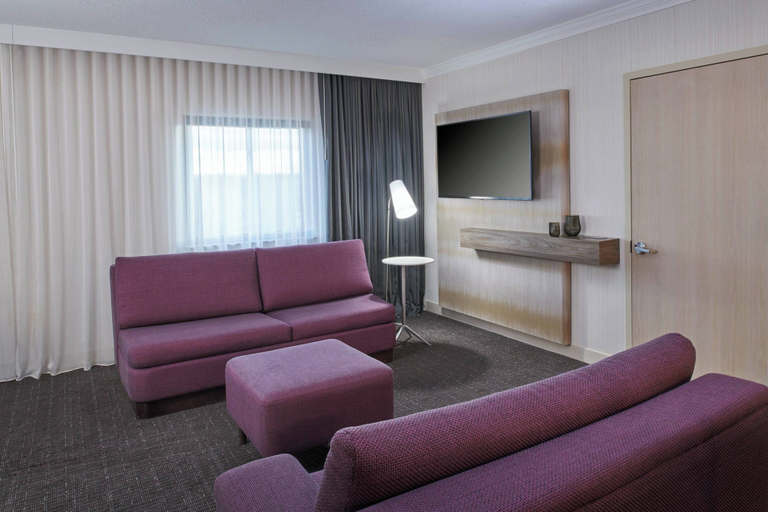 Bedroom 3, Delta Hotels by Marriott Detroit Novi, Oakland