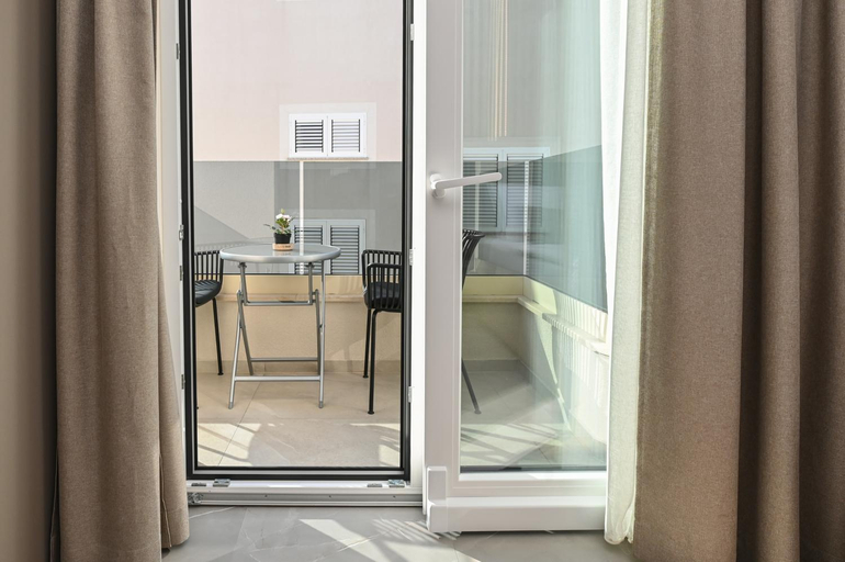 Others 2, Aparthotel OLIVE with jacuzzi and breakfast, Novalja