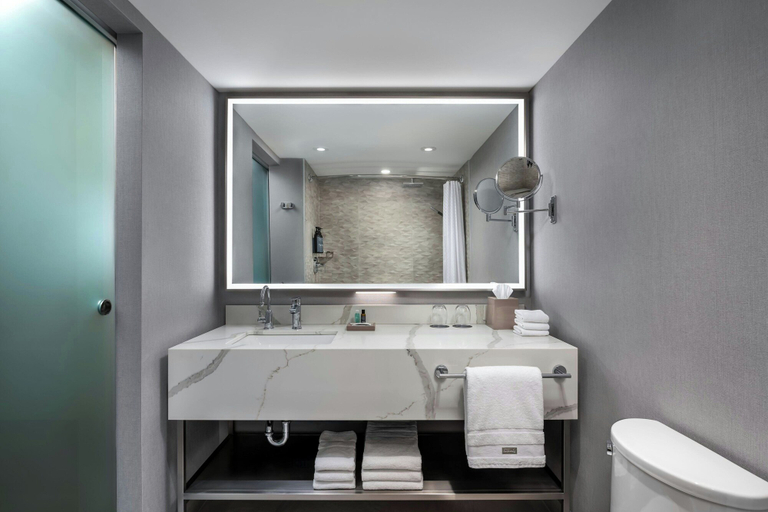 Bathroom 5, The Westin Harbour Castle, Toronto, Toronto