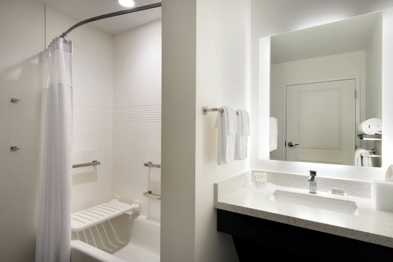 Bathroom 5, TownePlace Suites by Marriott Minooka, Grundy