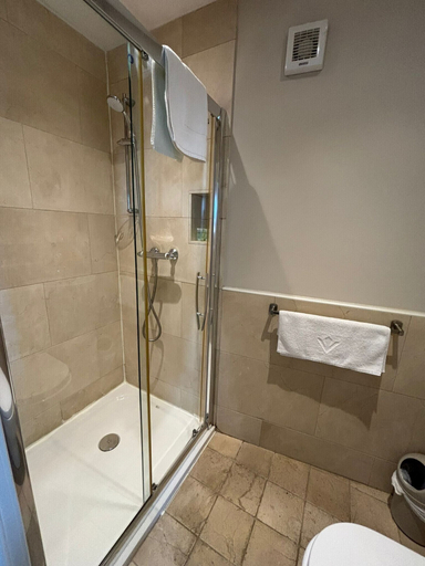 Bathroom 4, The Horse & Hound
