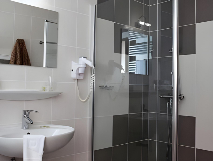 Bathroom 9