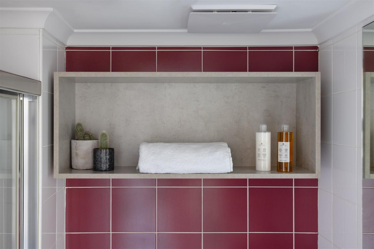 Bathroom 14