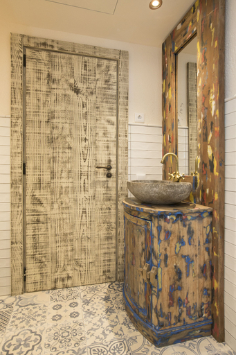 Bathroom 3, La Bodega Suites, Barcelona