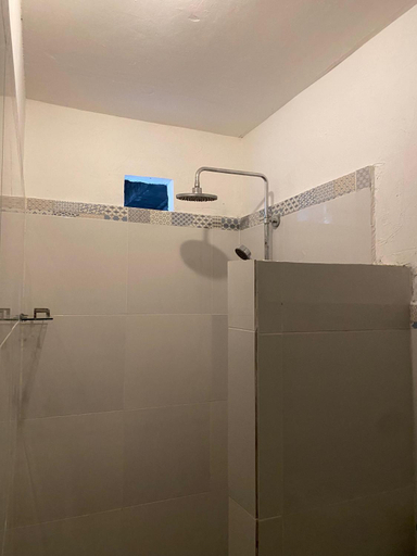 Bathroom 4, Adore guesthouse, Karangasem