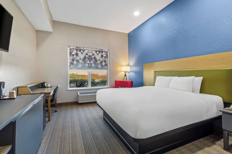 Bedroom 3, Sonesta Essential IAH Airport JFK Boulevard, Houston