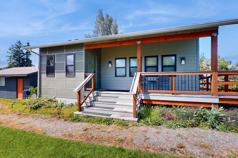 Exterior & Views 1, South Cedar Escape, Pierce