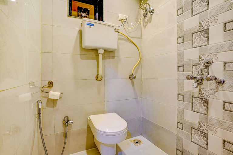 Bathroom 4, FabHotel Prakash Inn - T2 - Chhatrapati Shivaji Airpor, Mumbai Suburban