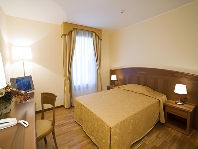 Bedroom 12