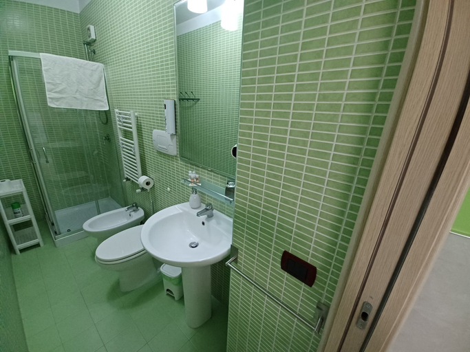 Bathroom 5, B&B Quattro Palazzi Napoli, Napoli