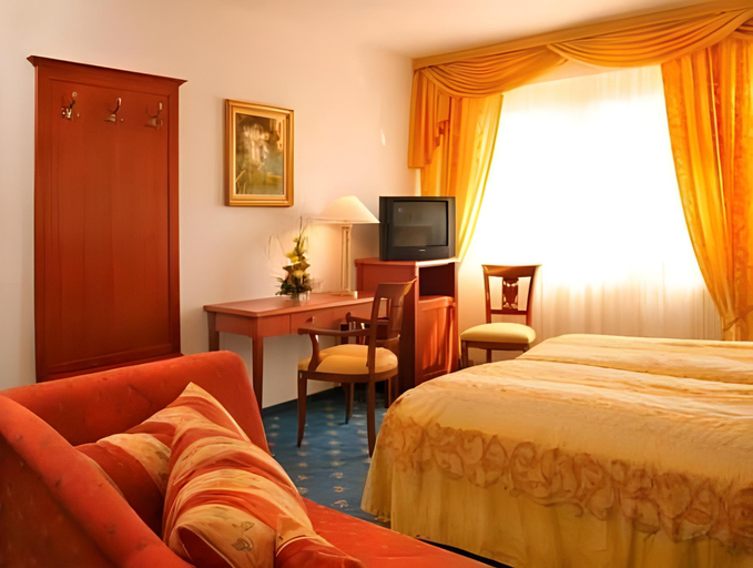Bedroom 12